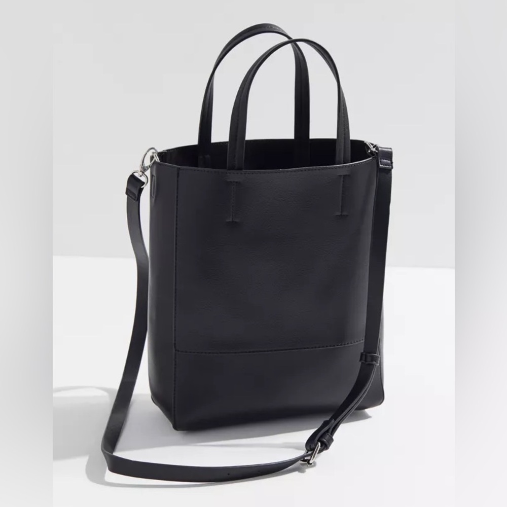 Urban Outfitters • Simple Faux Leather Tote